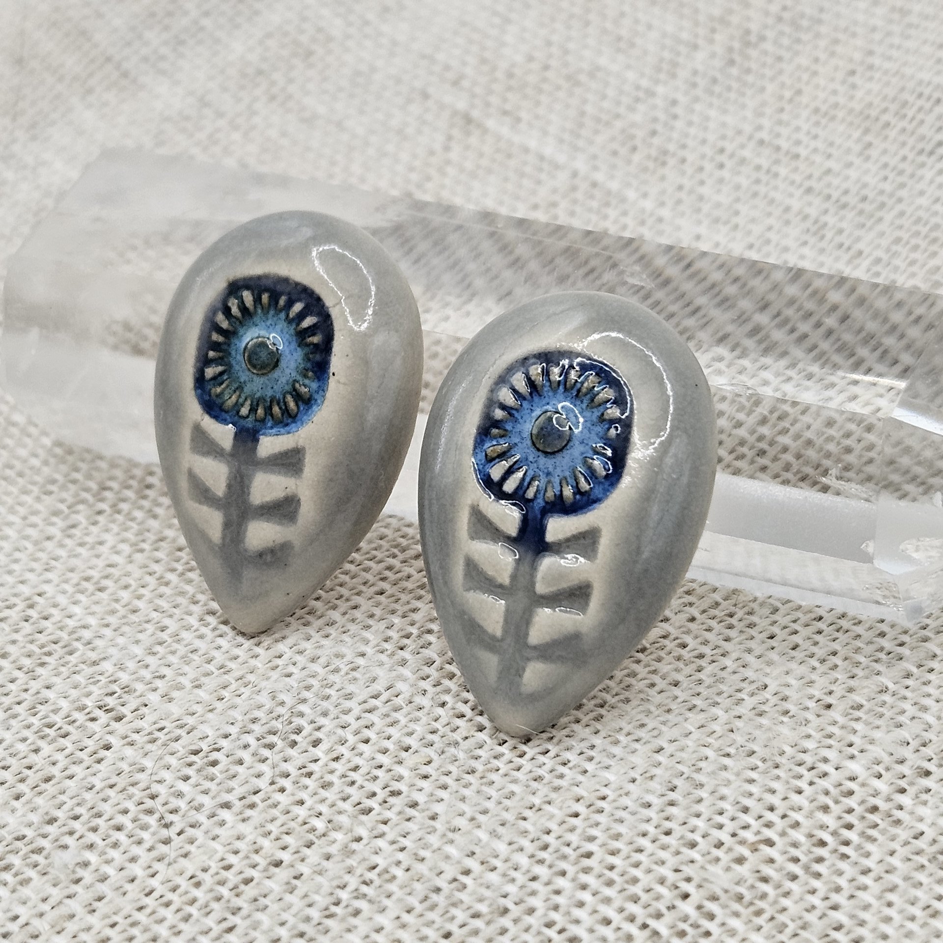 Flower Drop Artisan Ceramic Cabochons, Blue Gray, one piece