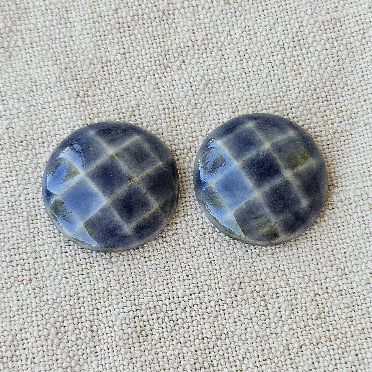 Round Faceted Artisan Ceramic Cabochons, Light Sapphire Green Wash, one piece